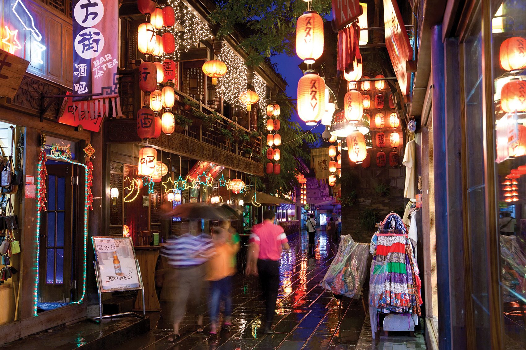 Street view of Chengdu in the rain